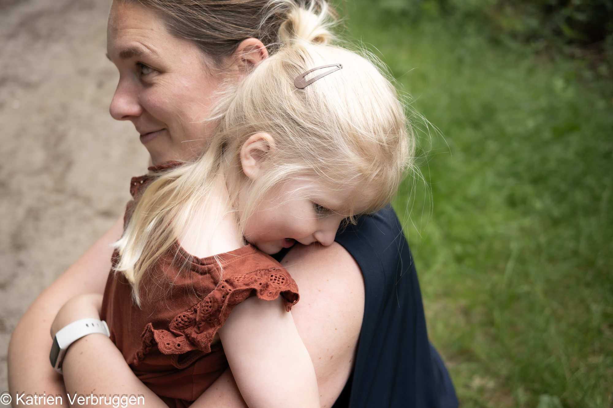 Mama en dochter dicht bij elkaar
