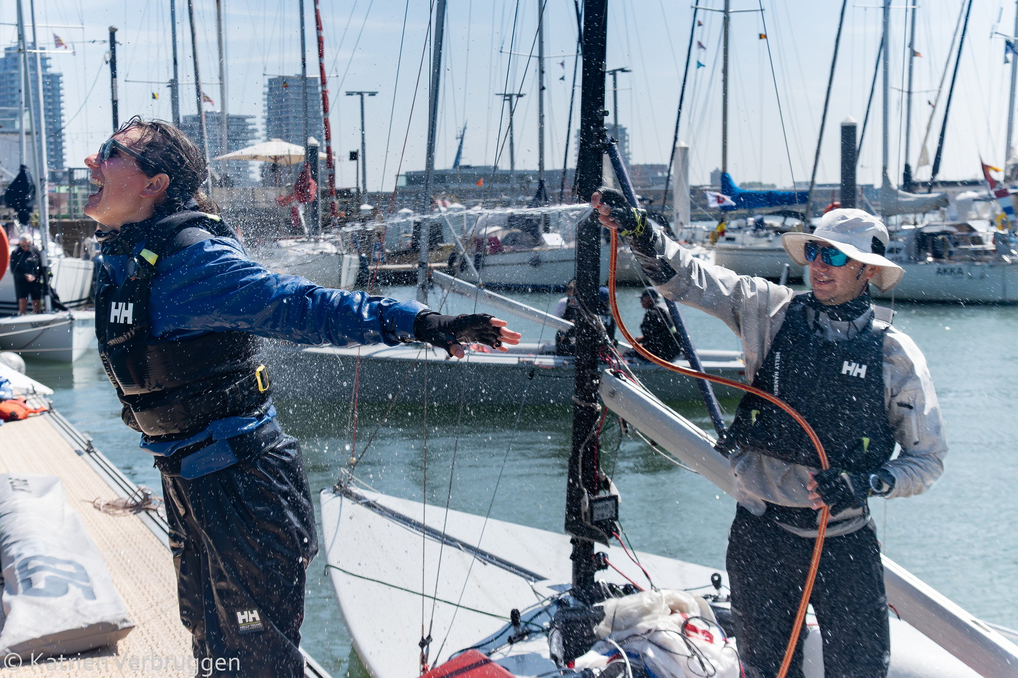 Klaarmaken van de boot in de haven