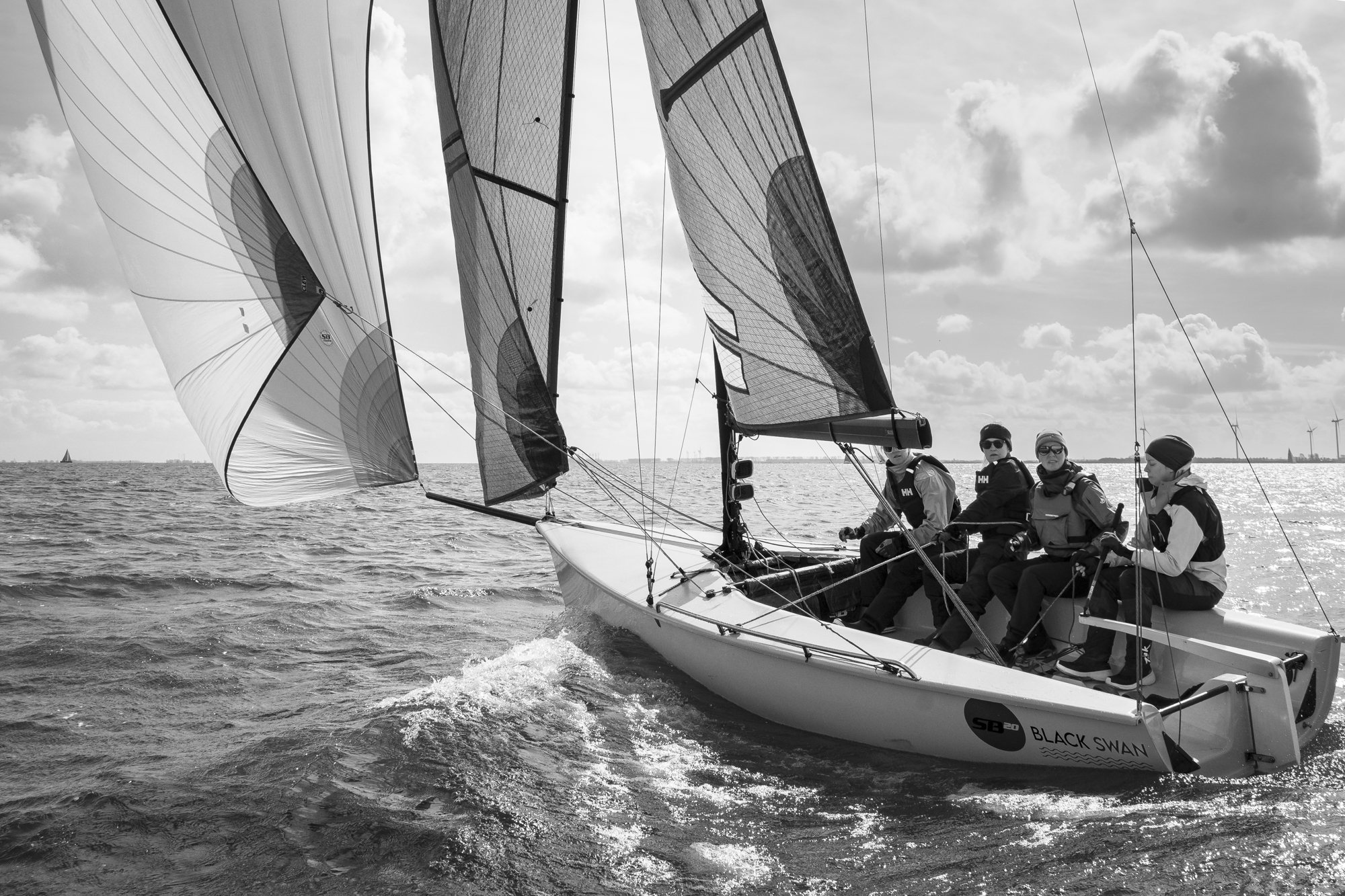 Zwart-wit: bemanning hangt over de rand